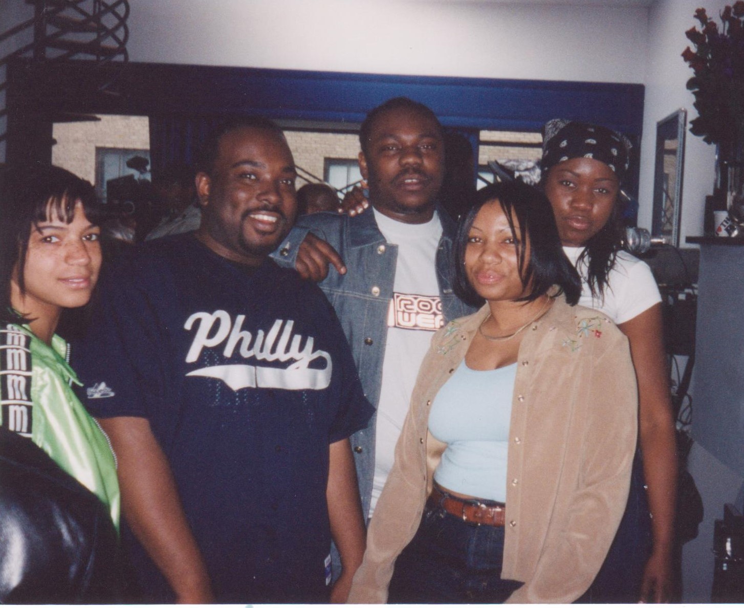 Urban X-pressions (Shelly, Keith, Dawn, Gadiel) actually hung out inside of Jay's Trailer because Beans invited us to cover The "Remember Them Days" video shoot.